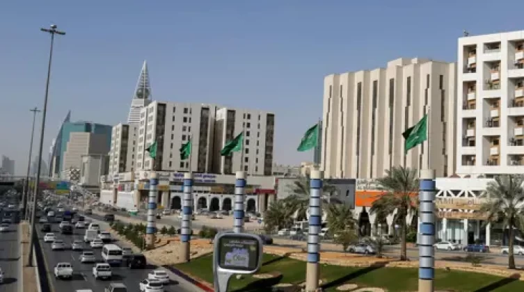 السعودية قلقة من التصعيد بين أمريكا وإيران وتدعو لحل سياسي