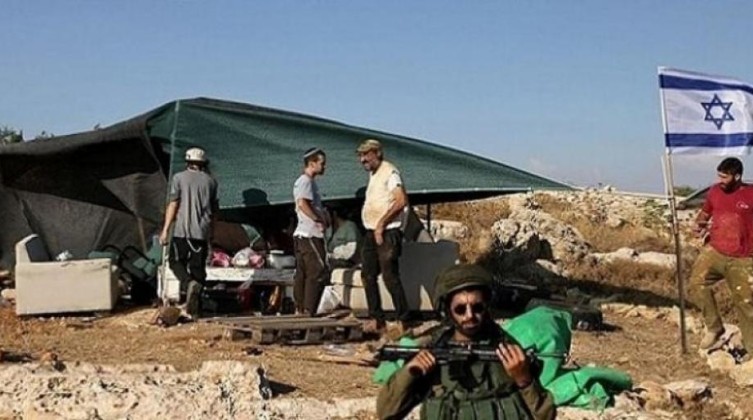 مستوطنون يشرعون بإقامة بؤرة على أراضي سنجل