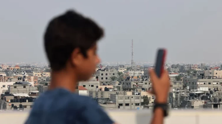 انقطاع الإنترنت والاتصالات عن وسط وجنوب القطاع بفعل العدوان