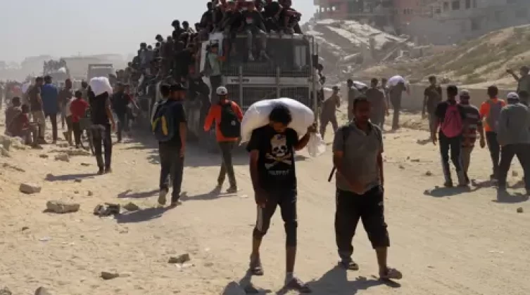 إسرائيل: توزيع محتويات 120 شاحنة مساعدات في غزة بإشراف أممي