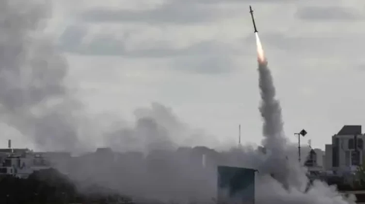 بالفيديو: الجيش الإسرائيلي يعلن اعتراض صاروخ حوثي أطلق من اليمن
