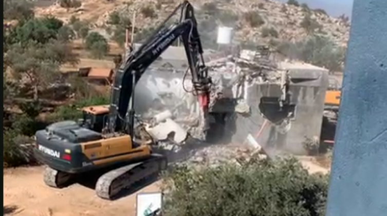 رام الله: الاحتلال يهدم أربعة منازل وبركسين في شقبا