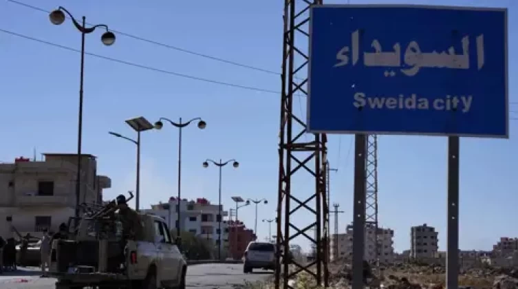 هيئة البث: إسرائيل أدخلت المساعدات إلى السويداء بعلم دمشق