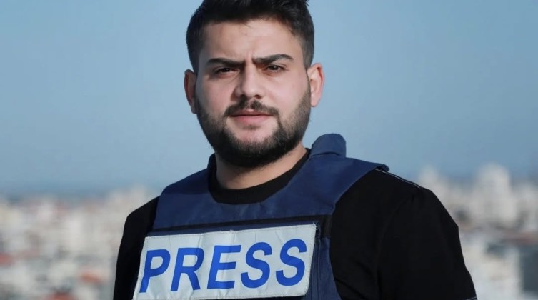 بالفيديو: إصابة صحفي برصاص الاحتلال في منطقة زيكيم شمال قطاع غزة