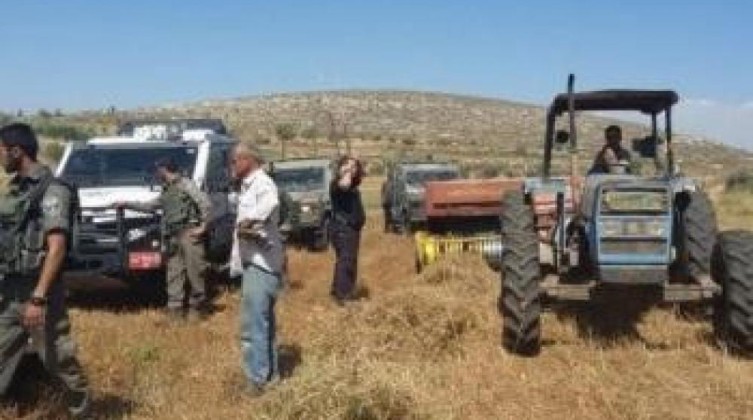 الاحتلال يستولي على جرار زراعي بالأغوار الشمالية