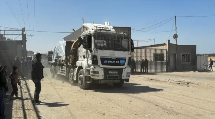 غزة: 84 شاحنة إغاثة نُهبت وسط فوضى أمنية مدعومة من الاحتلال