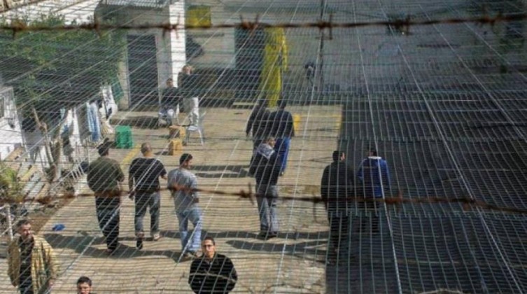 هيئة الأسرى: إدارة "جلبوع" تُعذب الأسرى بالصعقات الكهربائية