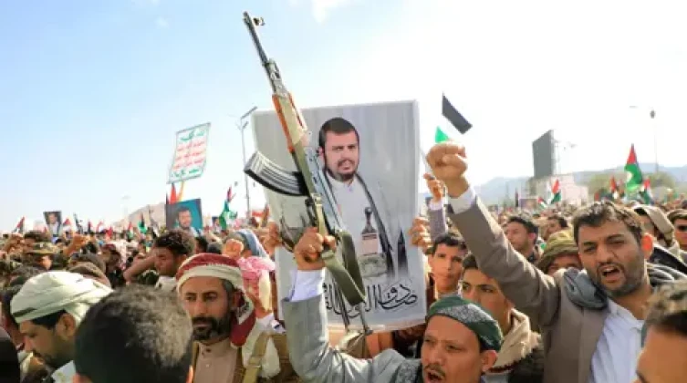 بعد تهديد كاتس.. الحوثيون يشنون "حرب تغريدات" بالعبرية