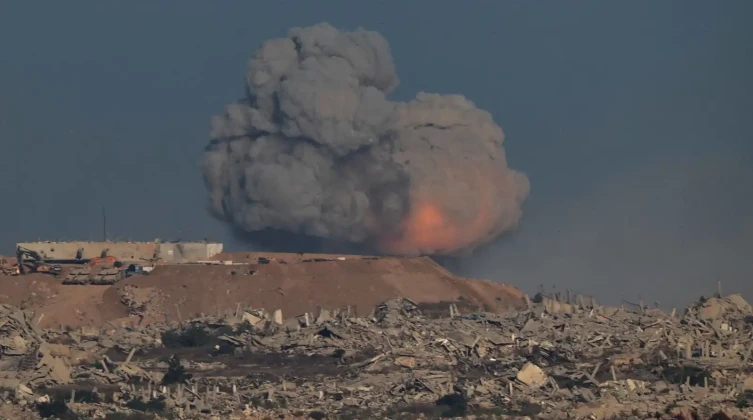 بالفيديو: قنابل حارقة على الإسعاف والمنازل شمال غزة