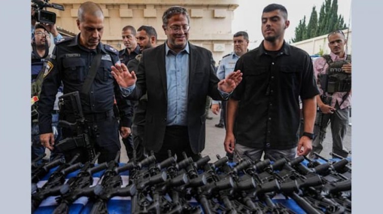 بن غفير يقرر منح 100 ألف اسرائيلي رخص بحمل السلاح