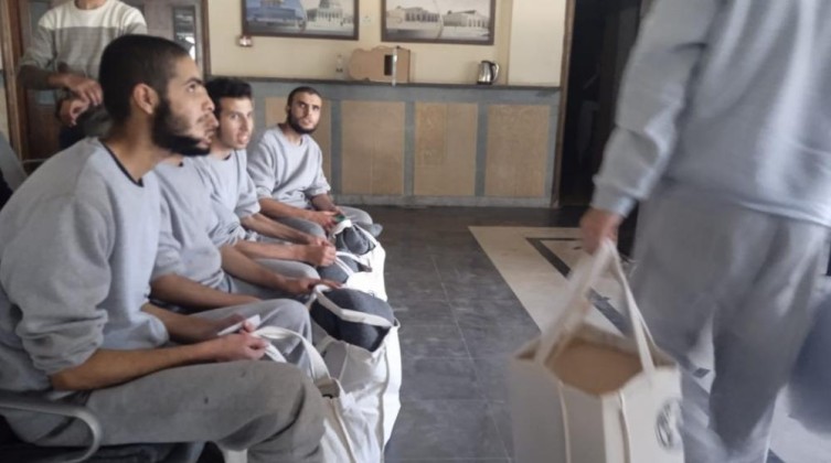 الاحتلال يفرج عن 13 معتقلا من قطاع غزة