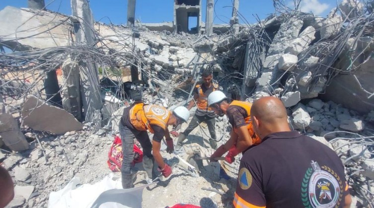 الدفاع المدني: انتشلنا جثمان 500 شهيد منذ وقف إطلاق النار بغزة