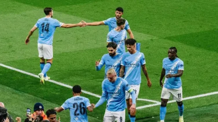 نجم مانشستر سيتي يتخذ قرارا رسميا بالرحيل