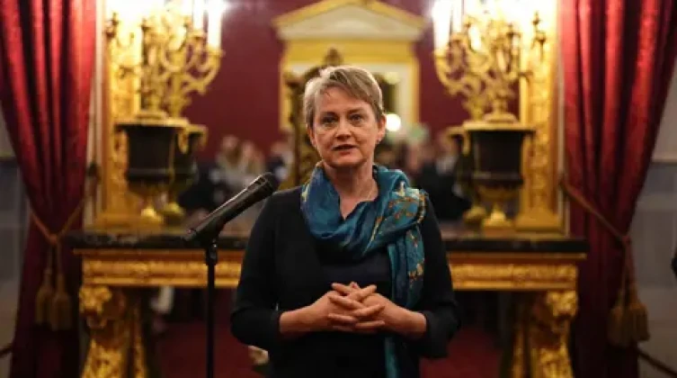 وزيرة الخارجية البريطانية: طرحنا خطة لنزع سلاح حماس