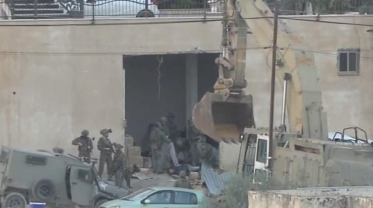 الاحتلال ينكل بجثماني شهيدين في جنين