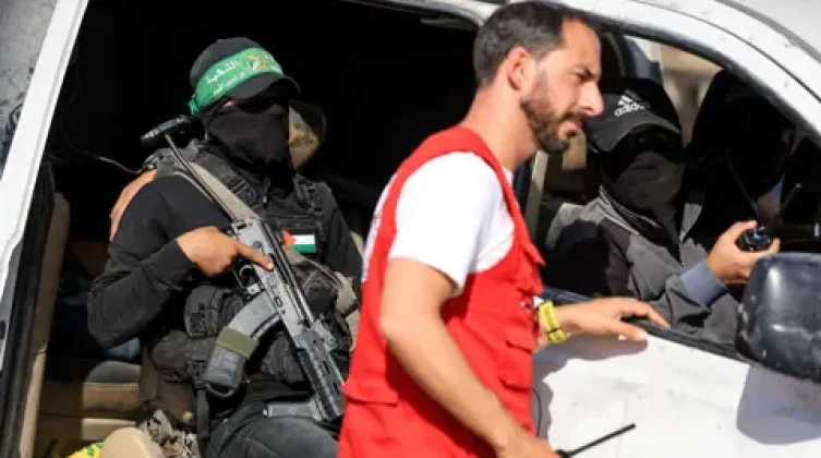 إعلام عبري: عناصر من حماس اعترفوا بوجود جثث لرهائن إسرائيليين داخل الأنفاق