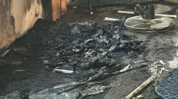 مستوطنون يحرقون مسجدًا في ديراستيا