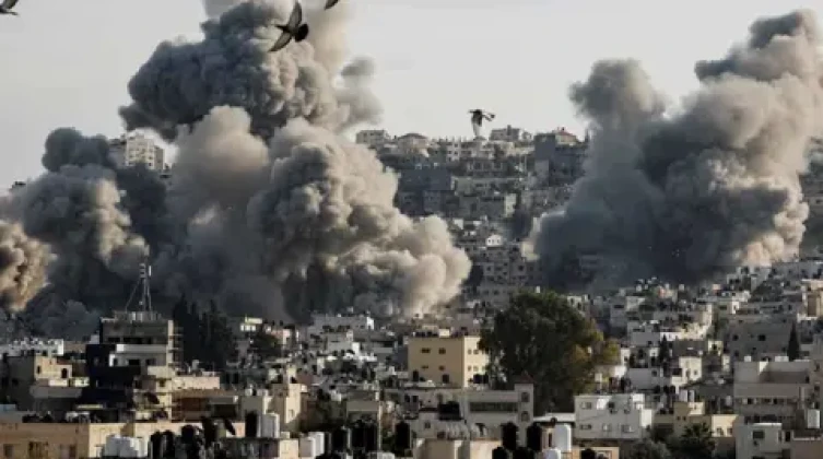 منظمة: إسرائيل تهجّر عشرات آلاف الفلسطينيين من 3 مخيمات في الضفة
