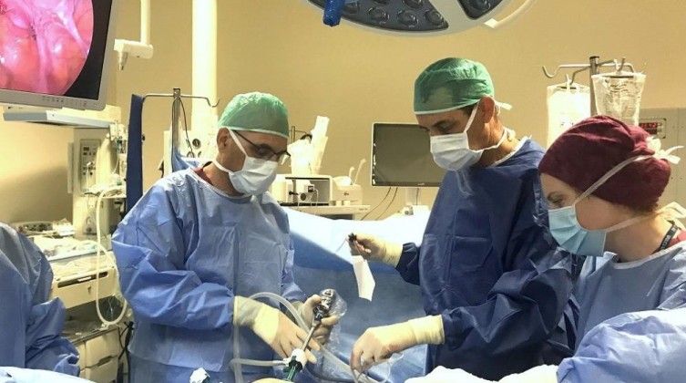 الاحتلال يمنع طبيبين أمريكيين من دخول الضفة