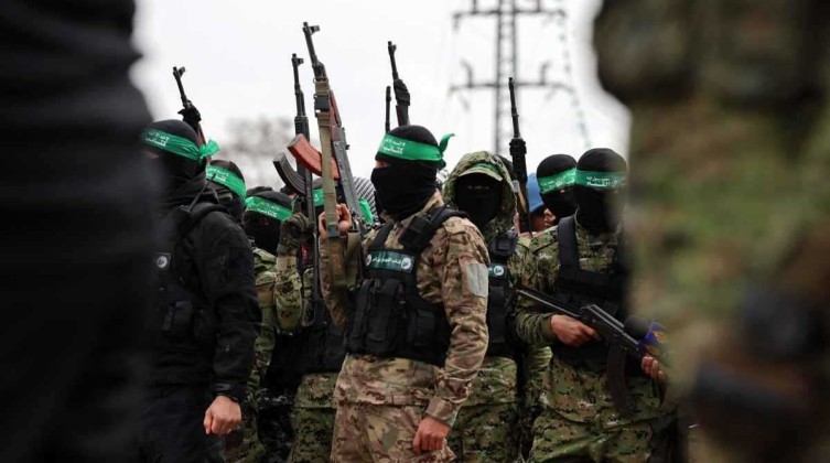 حماس تعلن استعدادها لتسليم السلاح.. بشرط