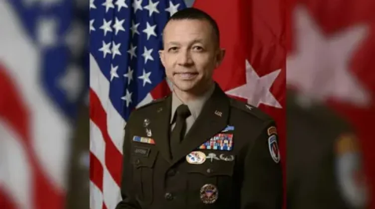 من هو الجنرال جاسبر جيفرز، مرشح واشنطن الأبرز لقيادة قوة الاستقرار في غزة؟