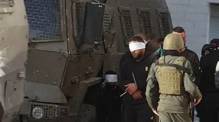 بالأسماء: الاحتلال يشن حملة مداهمات واعتقالات بالضفة والقدس