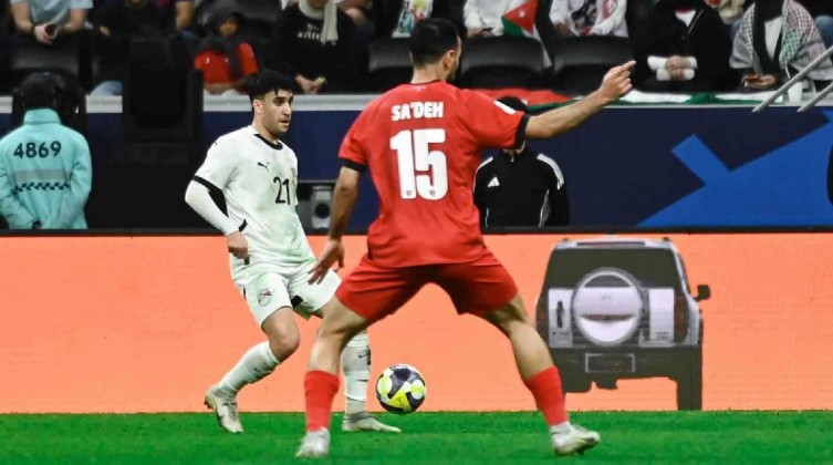 نجم منتخب مصر يشعل غضب الجماهير بعد ثلاثية الأردن