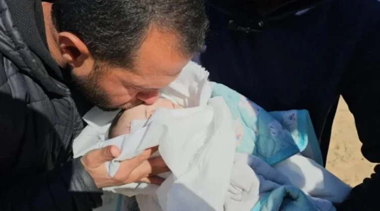 وفاة طفل رضيع بردا في غزة
