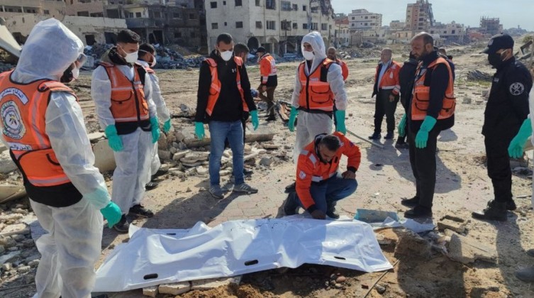 الدفاع المدني ينتشل جثامين 30 شهيدًا من مستشفى الشفاء بغزة