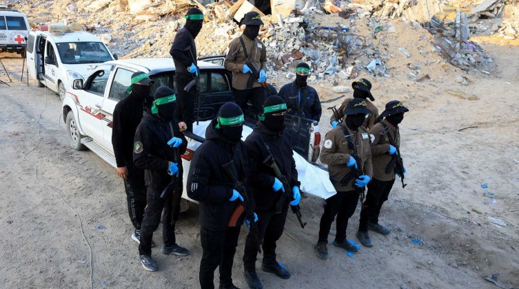 حماس والصليب الأحمر يواصلان البحث عن آخر رفات إسرائيلي في غزة