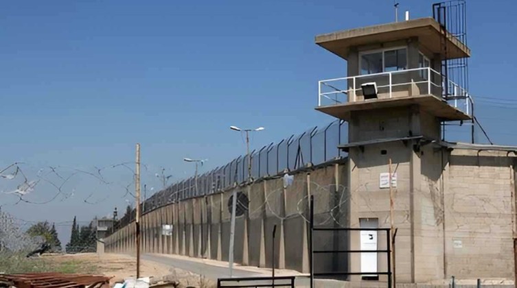 الاحتلال يعيد اعتقال إبراهيم أبو العز رغم انتهاء مدة سجنه