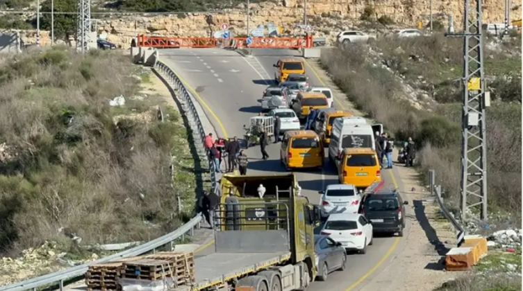 الاحتلال يُعرقل وصول المعلمين والطلاب لمدرستهم جنوب الخليل