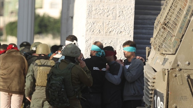 الاحتلال يعتقل 40 فلسطينيًّا بحملة اقتحامات واسعة في الضفة