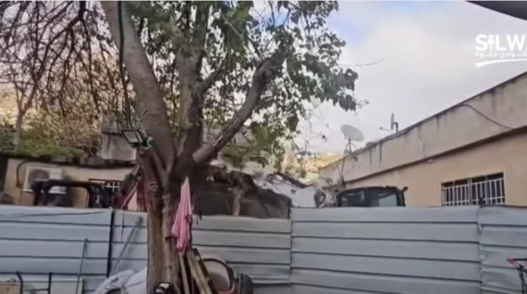 الاحتلال يشرع بهدم منزل في حي البستان بسلوان