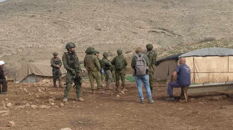 الاحتلال يشن اقتحامًا واسعًا لقرية عاطوف شمال الأغوار