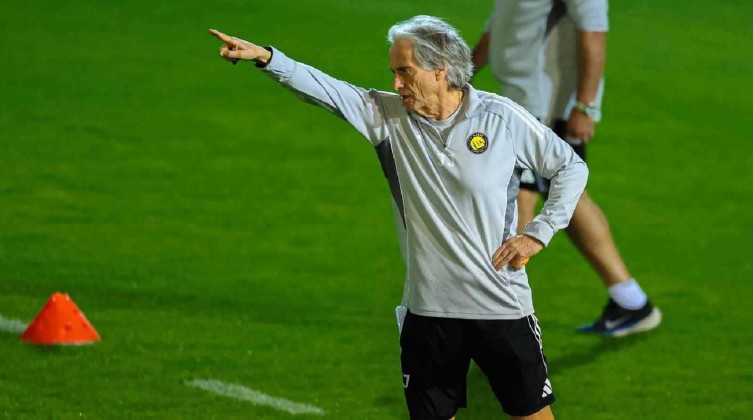 مطالبات بإقالة رينارد وترشيح جورجي جيسوس لقيادة الأخضر نحو مونديال 2026