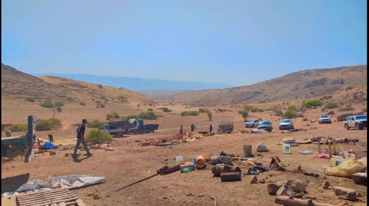 عشرات العائلات البدوية تهجر شلال العوجا بعد هجمات مستوطنين