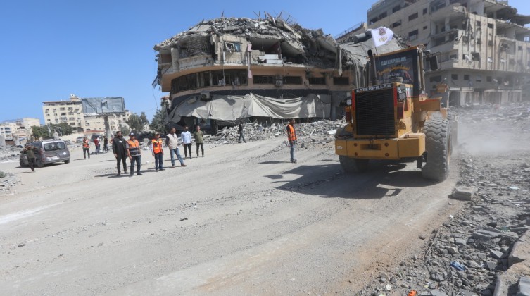 بلدية غزة: توقف مؤقت لأعمال فتح الطرق وإزالة الركام
