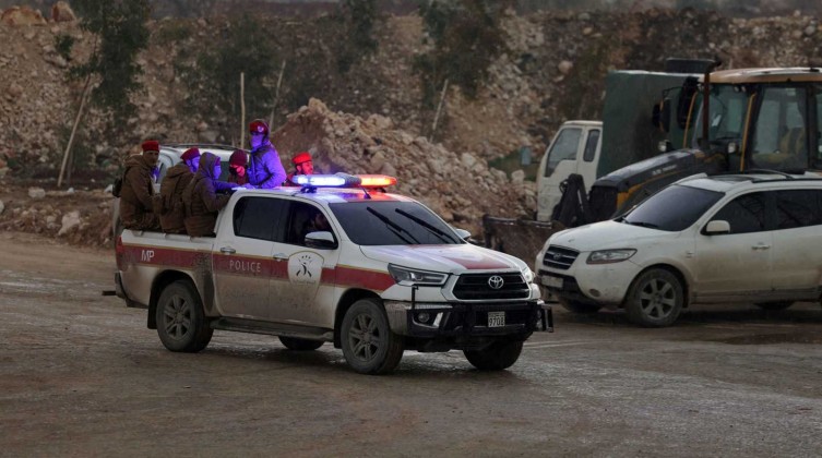 بالصور: الداخلية السورية تعتقل قياديين في "لواء درع الساحل"