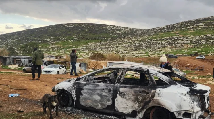 الاحتلال يُخلي متضامنين من خلة السدرة شمال القدس