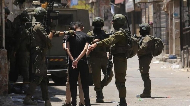 بالأسماء: الاحتلال يشن حملة اعتقالات واسعة في الضفة والقدس
