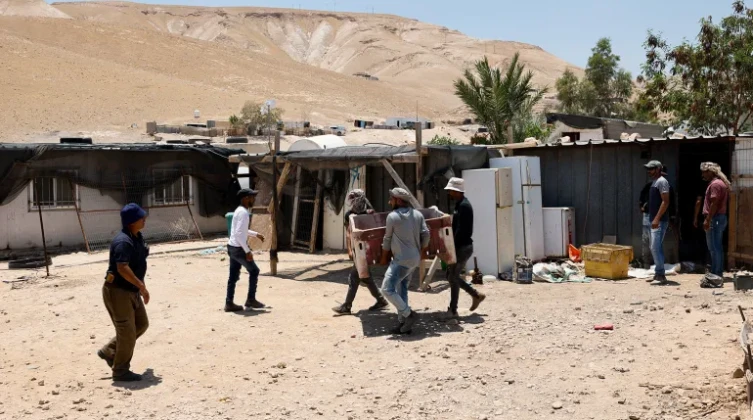 مستوطنون يُهجّرون 33 عائلة بدوية شمال أريحا