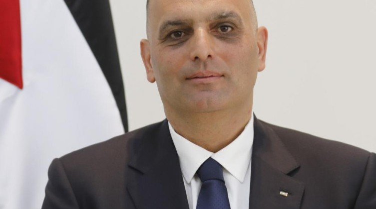 الاحتلال يمنع وزير شؤون القدس من دخول الضفة لمدة 6 أشهر