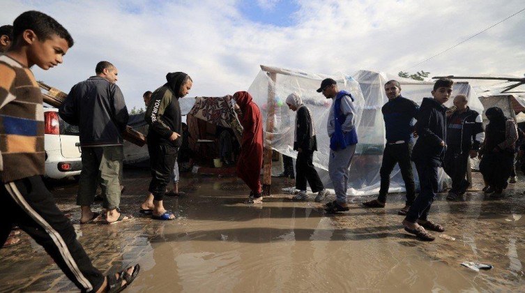 بلدية غزة: الدمار الواسع يعيق تصريف مياه الأمطار ويفاقم معاناة السكان