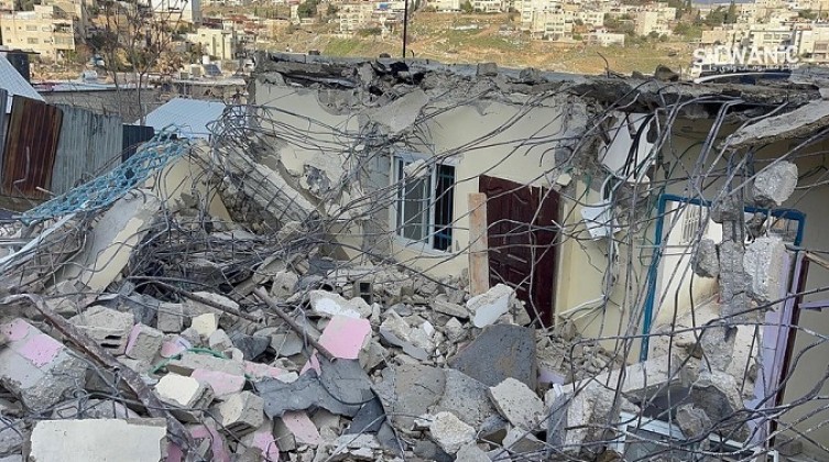 الاحتلال يجبر مقدسيا على هدم منزله في سلوان
