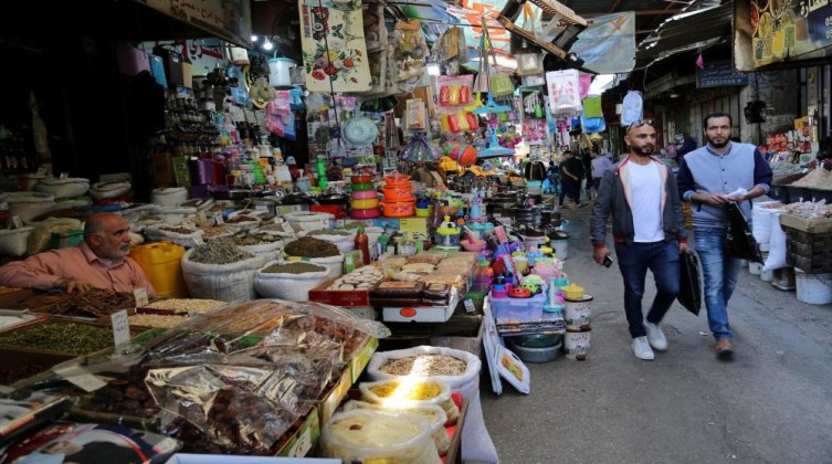 أبو قمر: الوضع الاقتصادي بغزة رهينة المرحلة الثانية