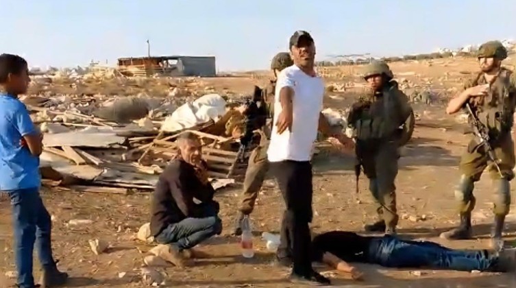 القدس: مستوطنون يهاجمون تجمع "معازي جبع" البدوي