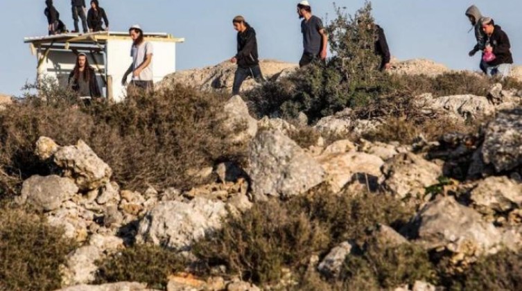 مستعمرون يقتحمون تجمع شلال العوجا البدوي شمال أريحا