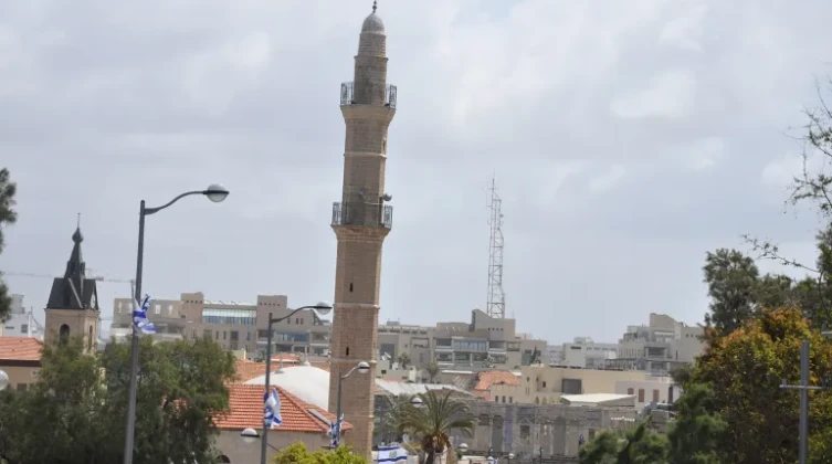 كنيست يقرّ لوائح للحد من صوت الأذان في الداخل المحتل