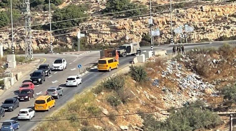 الاحتلال يغلق حاجز عطارة شمال رام الله ويعيق تنقل المواطنين